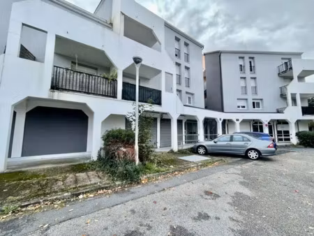 location commerce petit couronne 76650