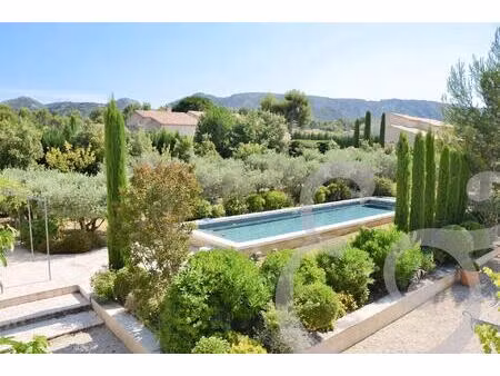 propriété de luxe à eygalières avec piscine et sauna