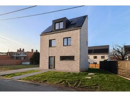 rustig gelegen nieuwbouwwoning met 4 slaapkamers