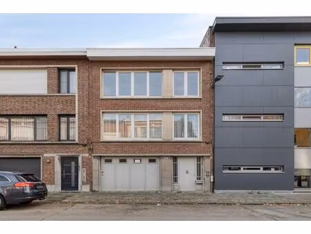 commercieel te koop in deurne met 2 slaapkamers