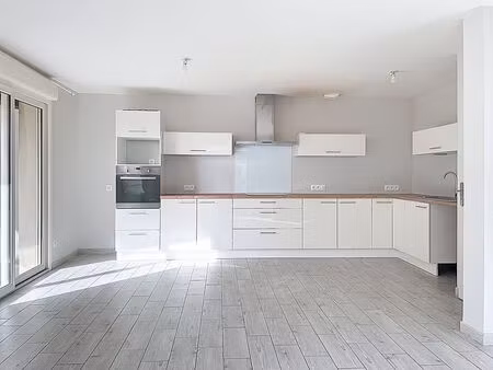 location maison 4 pièces  82.21m²  écouflant