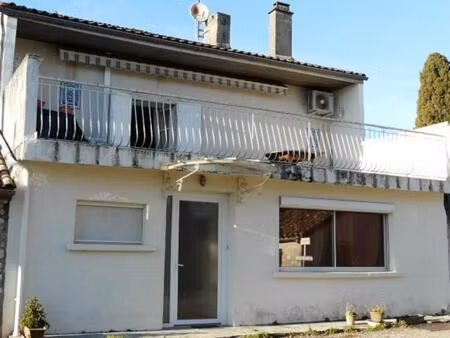 maison dans hameau avec terrasse