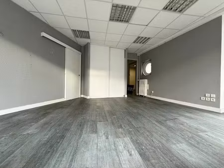 local commercial 4 pièces - 70 m²