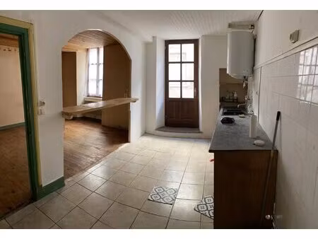 appartement t2  cour  dépendance et cave