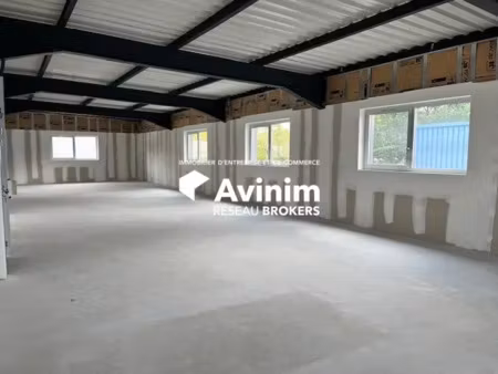 local commercial divisible au 1er étage d'un axe très passant