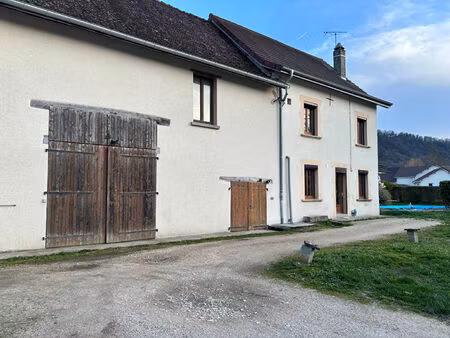 maison familiale et ses granges attenantes à champagneux - rare sur le marché