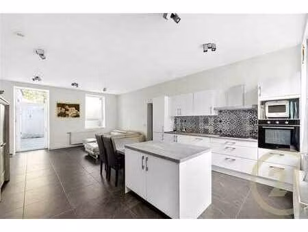 appartement 2 chambres avec terrasse et jardin