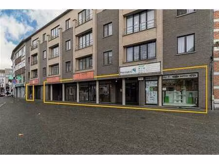 rez-de-chaussée commercial (502 m²) avec un éventail de poss