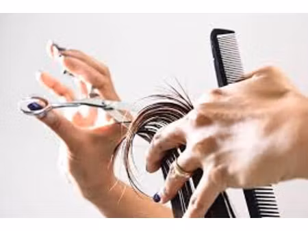 beau salon de coiffure mixte de 106 m2 à fort potentiel à cé