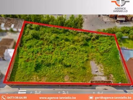 terrain à bâtir à bâtir avec permis d'urbanisme obtenu.