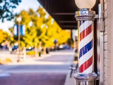 beau salon de coiffure mixte de 106 m2 à fort potentiel à cé