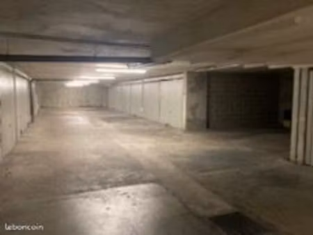 place de parking sécurisée sous-sol les lilas quartier decros