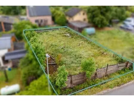 joli terrain dans un lotissement / clos fermé