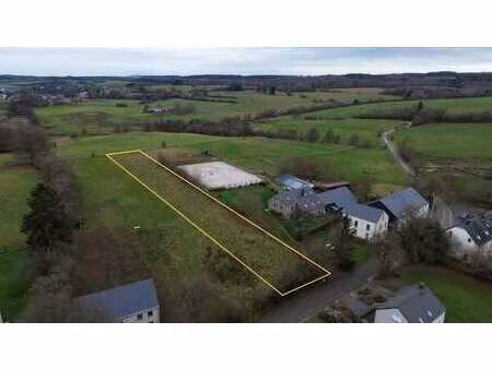 superbe terrain à l’église