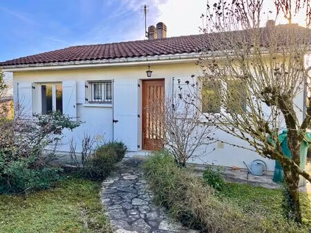 jolie maison sur sous-sol semi-enterré  quartier calme  jardin clos et proximité des commo