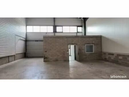 à louer – local commercial / entrepôt – vendargues (34740)