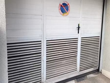 lot de 7 emplacements de parkings loues - centre ville - sai