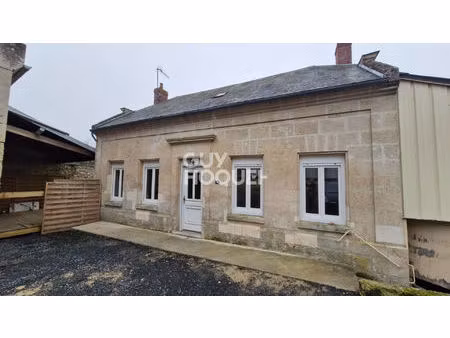 ensemble de deux maisons sur tartiers