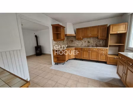 ensemble de deux maisons sur tartiers