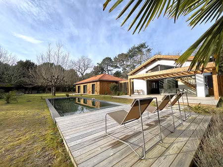 a proximité des plages et des commerces  au calme dans un quartier privilégié