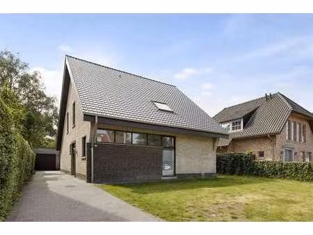 lichtrijke villa met riante tuin