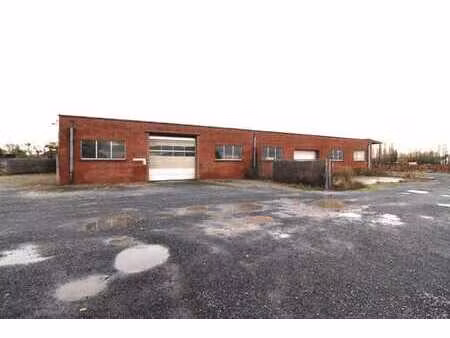 opslagplaats te huur nabij oprit autostrade te izegem