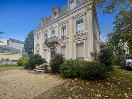 vente immeuble 10 pièces  220.00m²  les mureaux