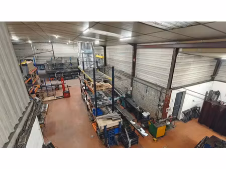 vente local d'activités 790 m² sur parcelle 1600 m2 avec parking clos