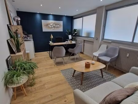 pièce de consultation dans cabinet paramédical (13008)