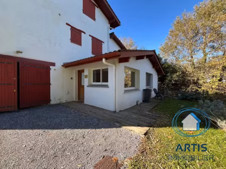 location locaux professionnels 34 m² à souraïde (64250)  620 €