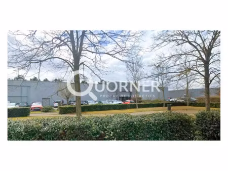 a louer cellule commerciale d'environ 2 098 m2 / st parres a