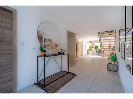 loft lumineux de 170 m2 à brindas