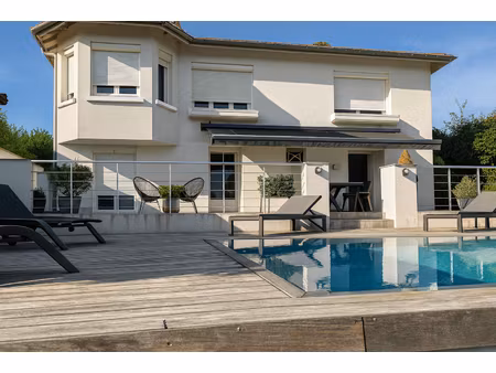 rare : vue imprenable  rénovation récente  piscine miroir - exclusivité