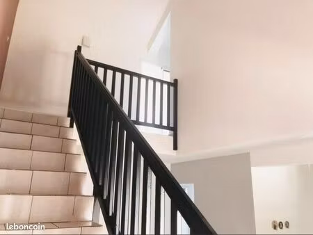 en duplex non meublé – 66 80 m² – 1er et dernier étage – entre-deux (ravine des citrons)