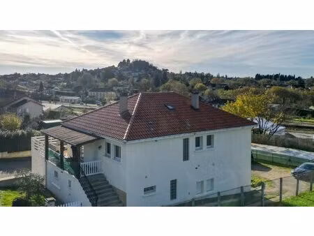 gourdon - spacieuse maison de ville avec appartement indépendant