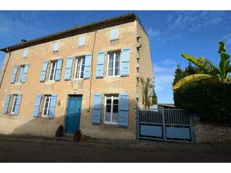 a vendre  gers : ancien presbytère entièrement rénové au coeur d'une belle bastide...