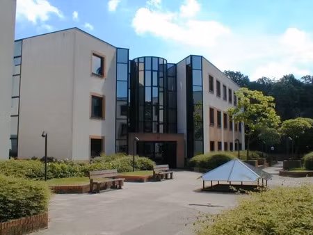 à louer - bureaux cloisonnés et activités - 1 419 m² divisibles dès 133 m² - joy-en-josas 