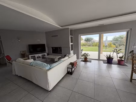 exclusivité : villa de 135m2 + sous-sol complet  t5  grand j