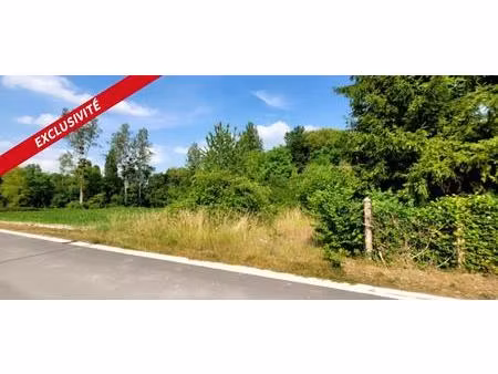 terrain constructible à viabiliser de 770 m²