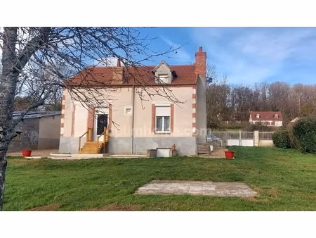 maison indépendante habitable de suite sur un beau terrain clos !!