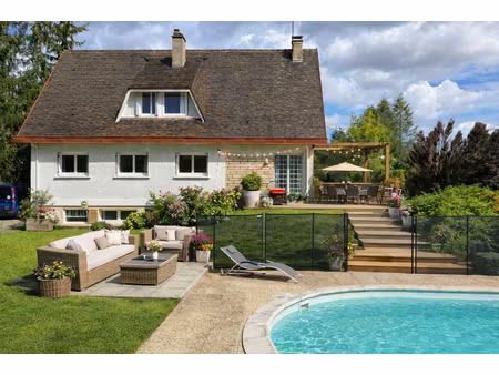 maison familiale de 140 m² ? sous-sol complet ? terrain 5 910 m² ? piscine