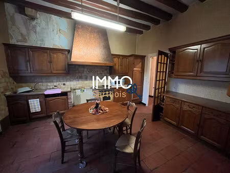 maison de bourg à rénover – plein centre de mayet