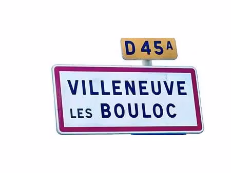 terrain a bâtir - villeneuve les bouloc- centre village