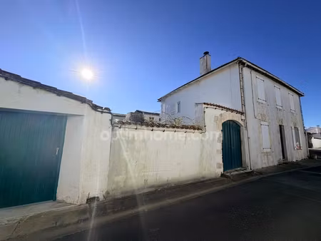 exclusivité : demeure d'exception au pied du phare des baleines
