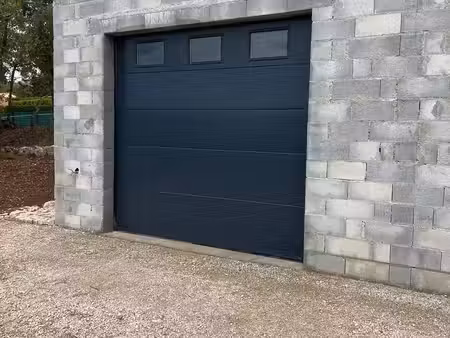 local de stockage 50 m2 porte motorisée 2 parkings
