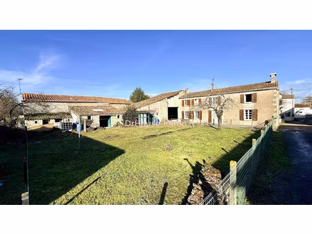vente maison 4 pièces 126 m² à saint-hilaire-la-palud (79210)  138 000 €