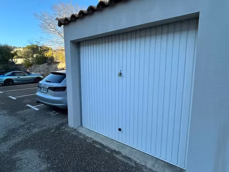 parking à louer 13.25 m² - nîmes (30) - 86€