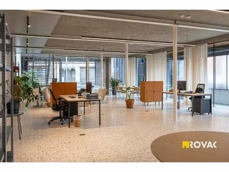 stijlvolle en instapklare kantoorruimte met binnentuin in centrum izegem
