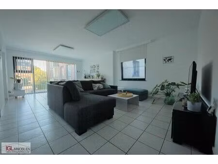 ruim appartement met 2 kamers en gesloten garagebox