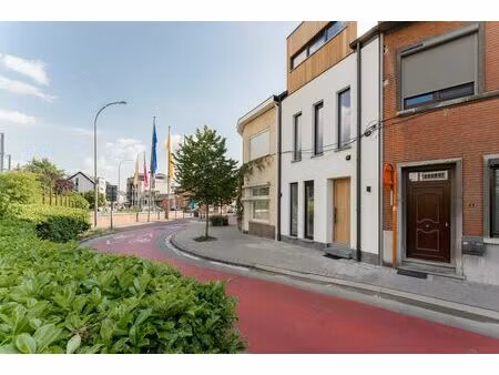 volledig gerenoveerde woning met 3 slaapkamers en 2 badkamers – spoorwegstraat 1  hasselt